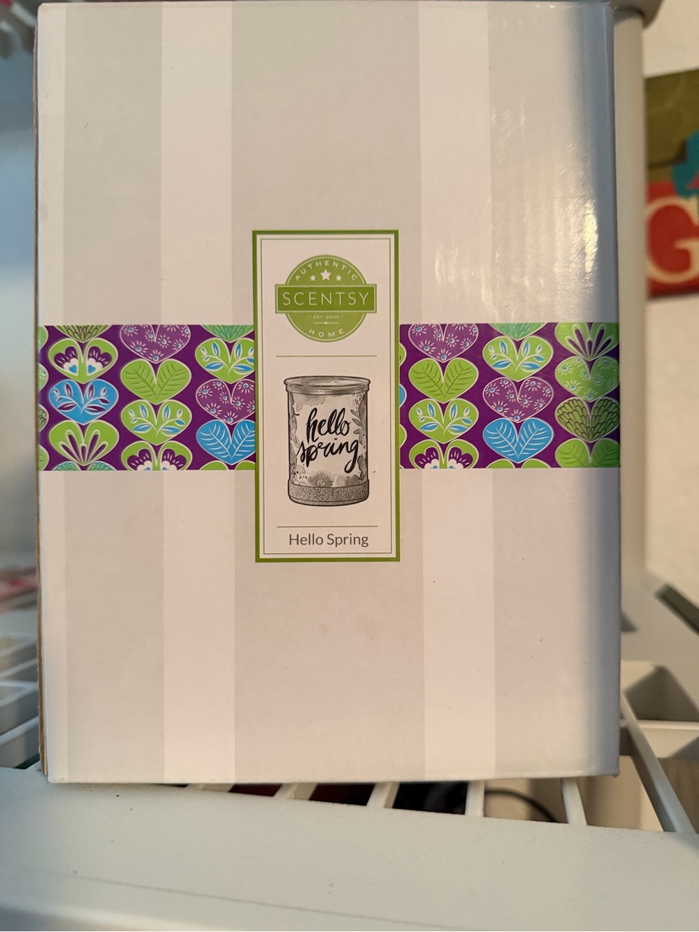 Scentsy Hello Spring plug in warmer inside